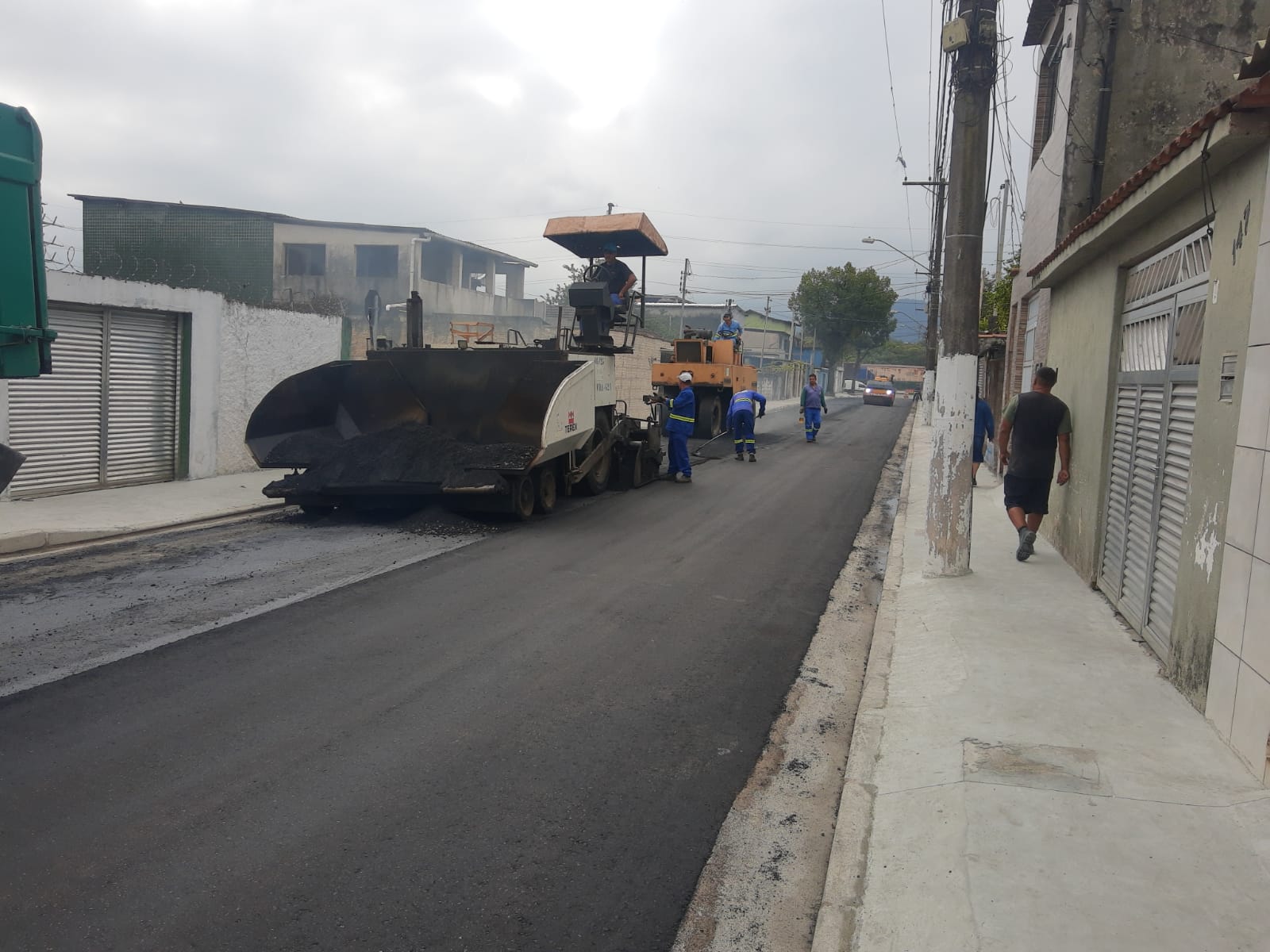 Ruas de bairro de Santos tem serviços de pavimentação finalizados