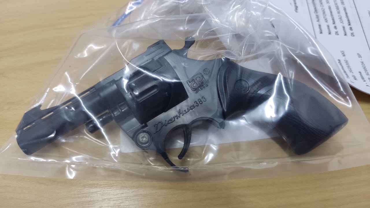 Auxiliar de enfermagem reage durante assalto em Mogi Mirim