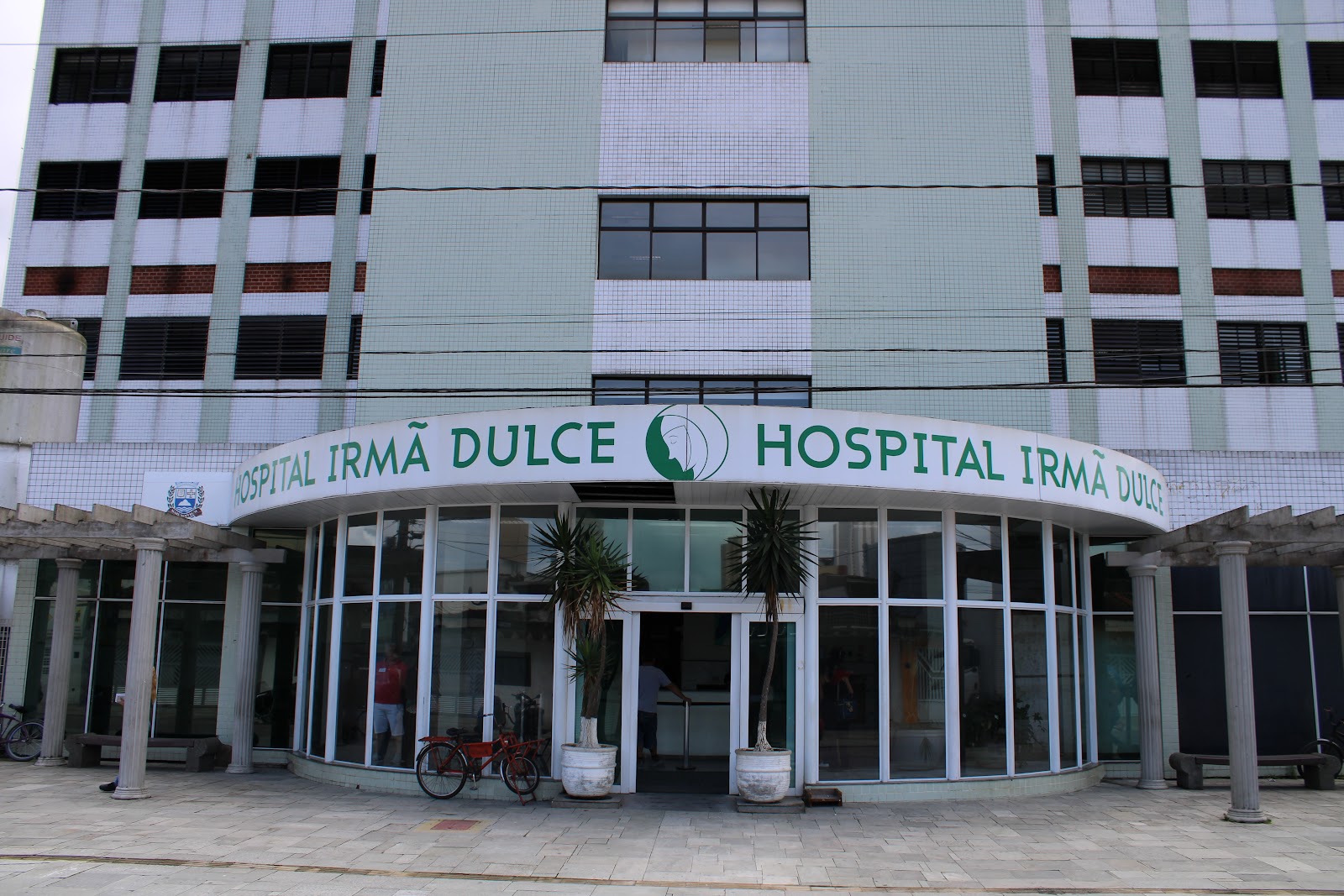 Primeira filha de casal de afegãos em Praia Grande nasce no Irmã Dulce