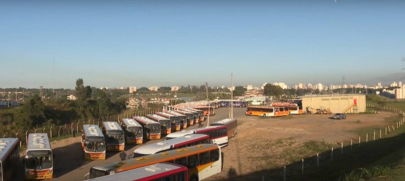 Protesto de motoristas e cobradores interrompe transporte público em São José