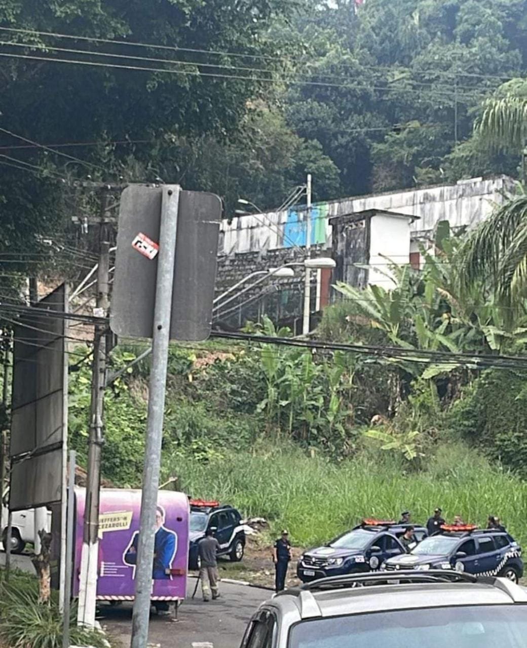 Ossada humana é encontrada em morro de São Vicente