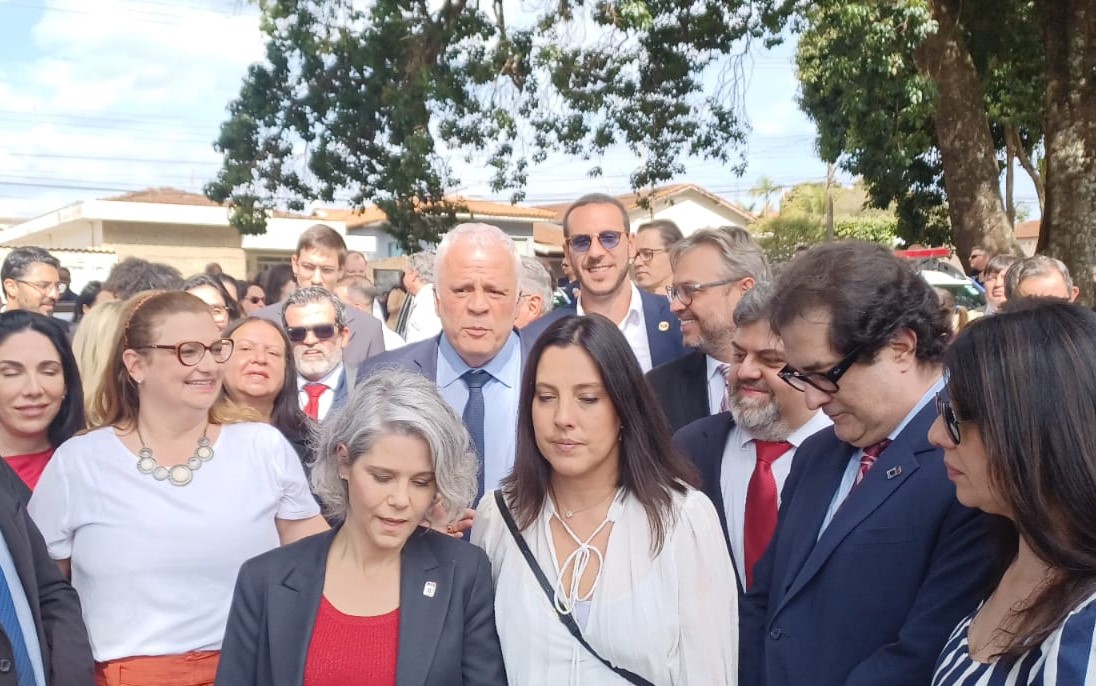 Ato de solidariedade ao advogado agredido em Batatais