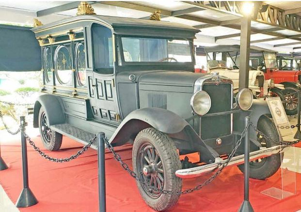 Carro fúnebre de Santos Dumont, no Guarujá, é doado para o Rio de Janeiro