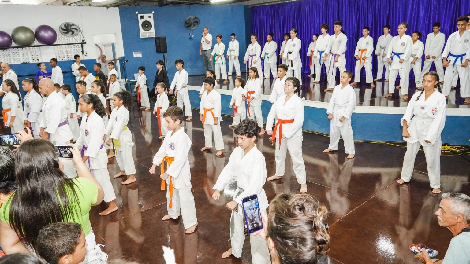 Mais de 4 mil cursos de esporte, cultura e profissionalização são oferecidos no Guarujá