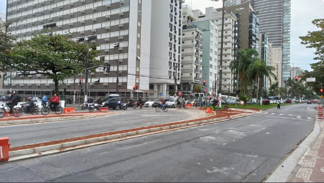 Avenida da orla de Santos tem trânsito alterado em razão de pavimentação