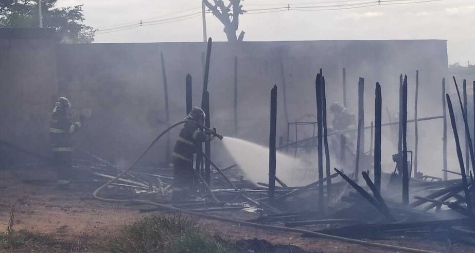 Incêndio destrói barraco e família perde tudo