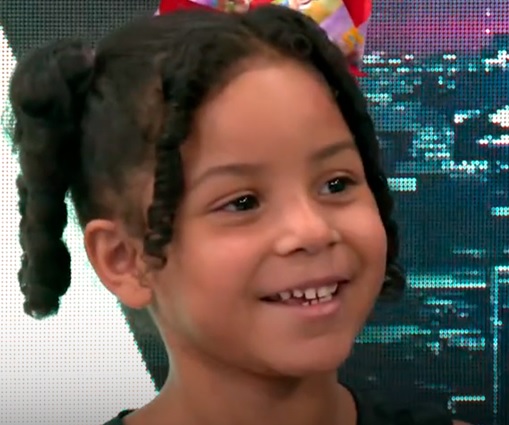 Menina Lavinyah participa da Hora do Vale e dá show de simpatia