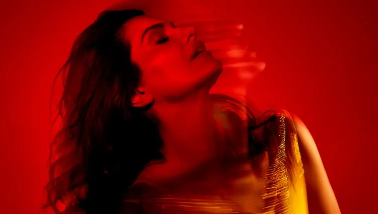 Mayana Neiva lança música em parceria com Mestrinho