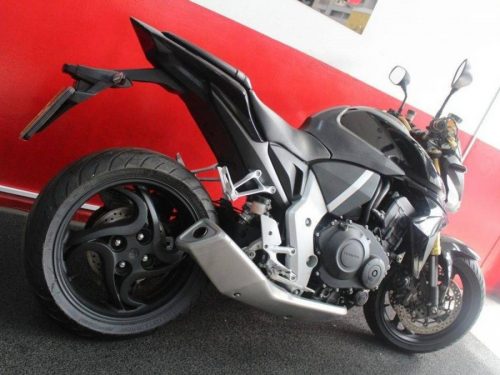 Homem tem moto avaliada em R$ 48 mil roubada em Santos