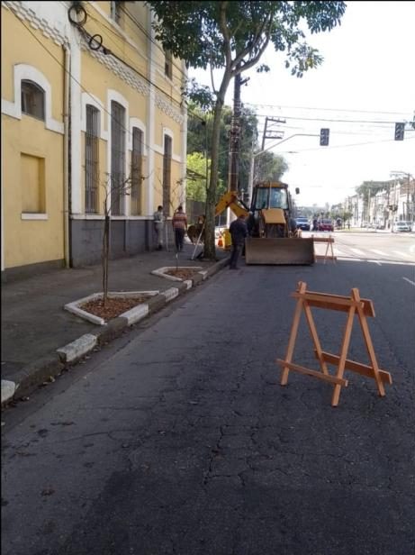 Avenida de Santos recebe obras no asfalto
