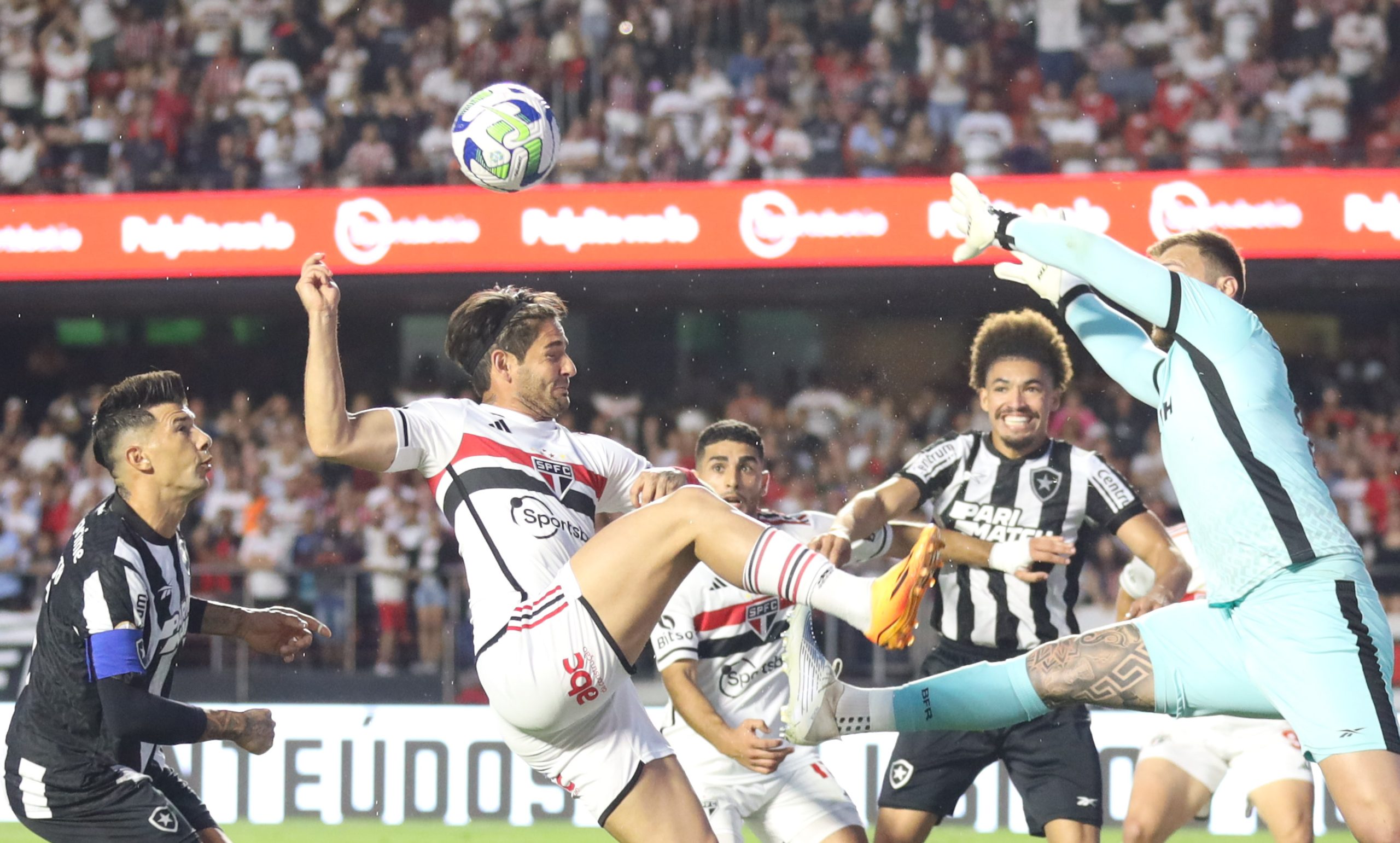 Pato do São Paulo durante a partida contra o Botafogo pela 20ª rodada do Campeonato Brasileiro | Foto: Marina Uezima/Brazil Photo Press/Folhapress