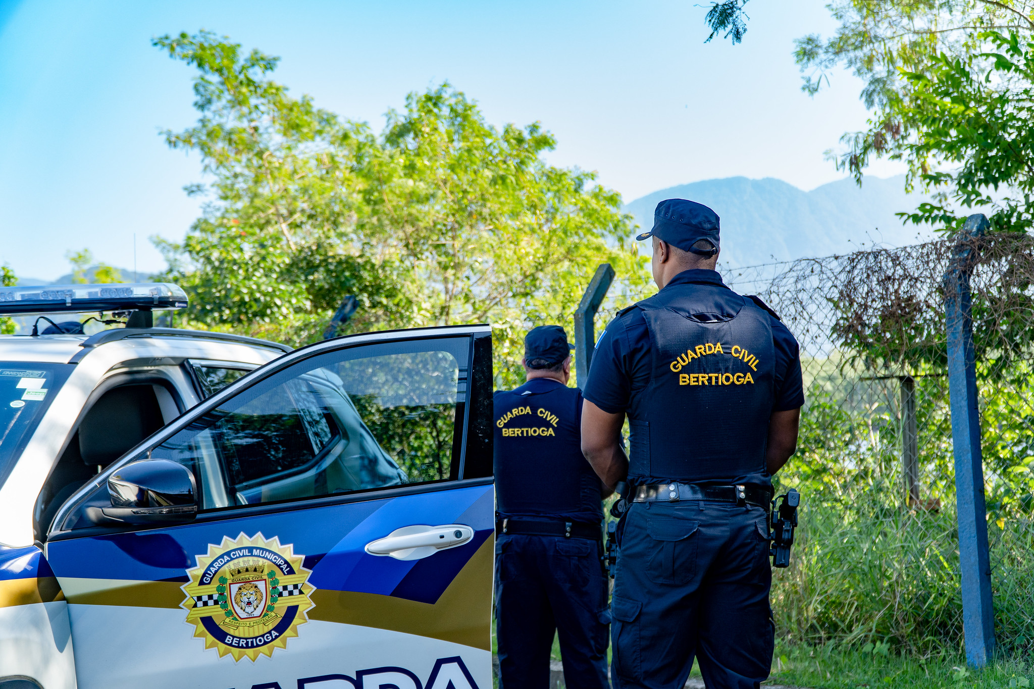 Homem é preso ao ser flagrado furtando fios na Rio-Santos