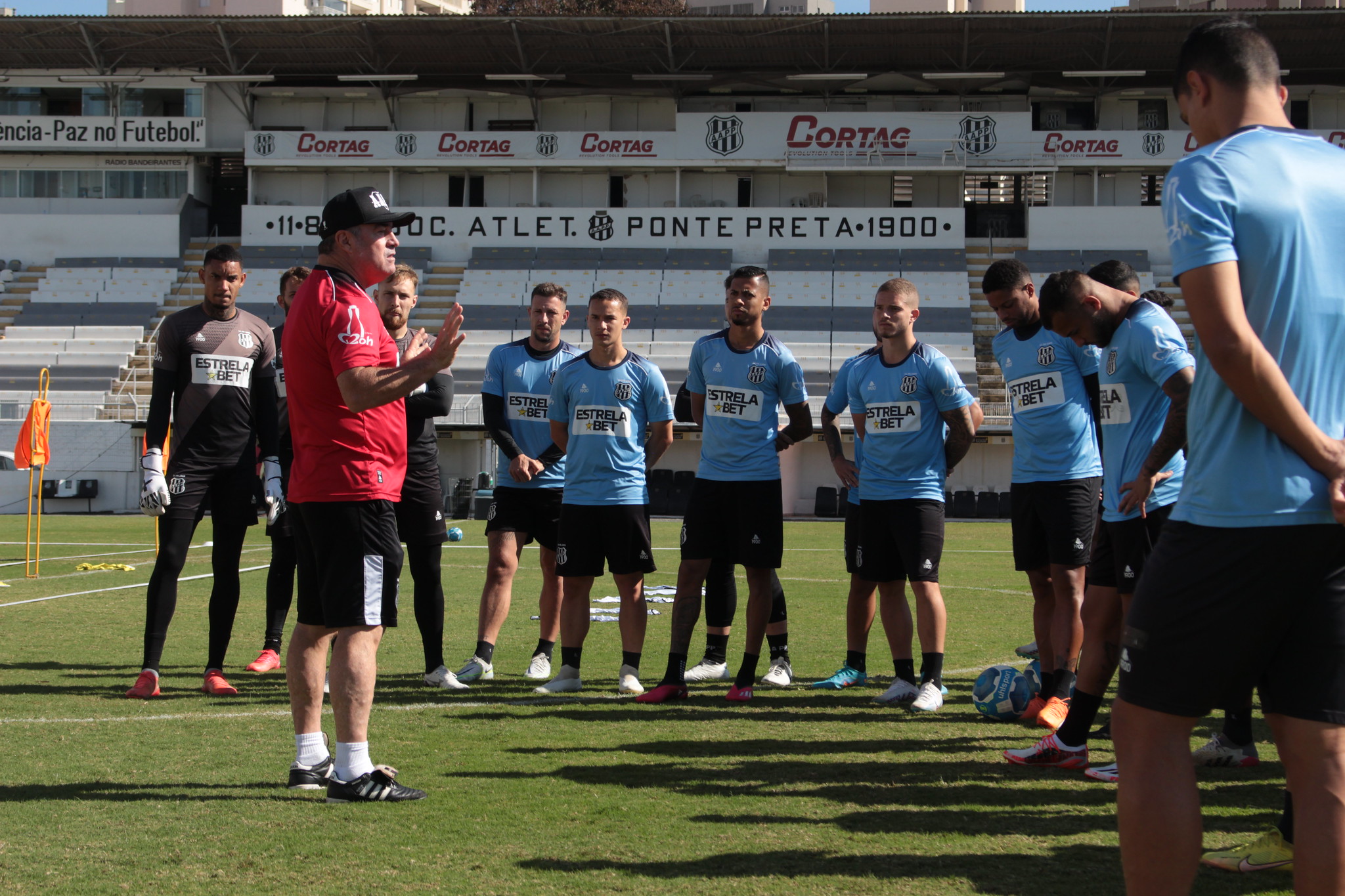 Sem vencer há quatro partidas, Ponte Preta visita o Criciúma em busca da reabilitação