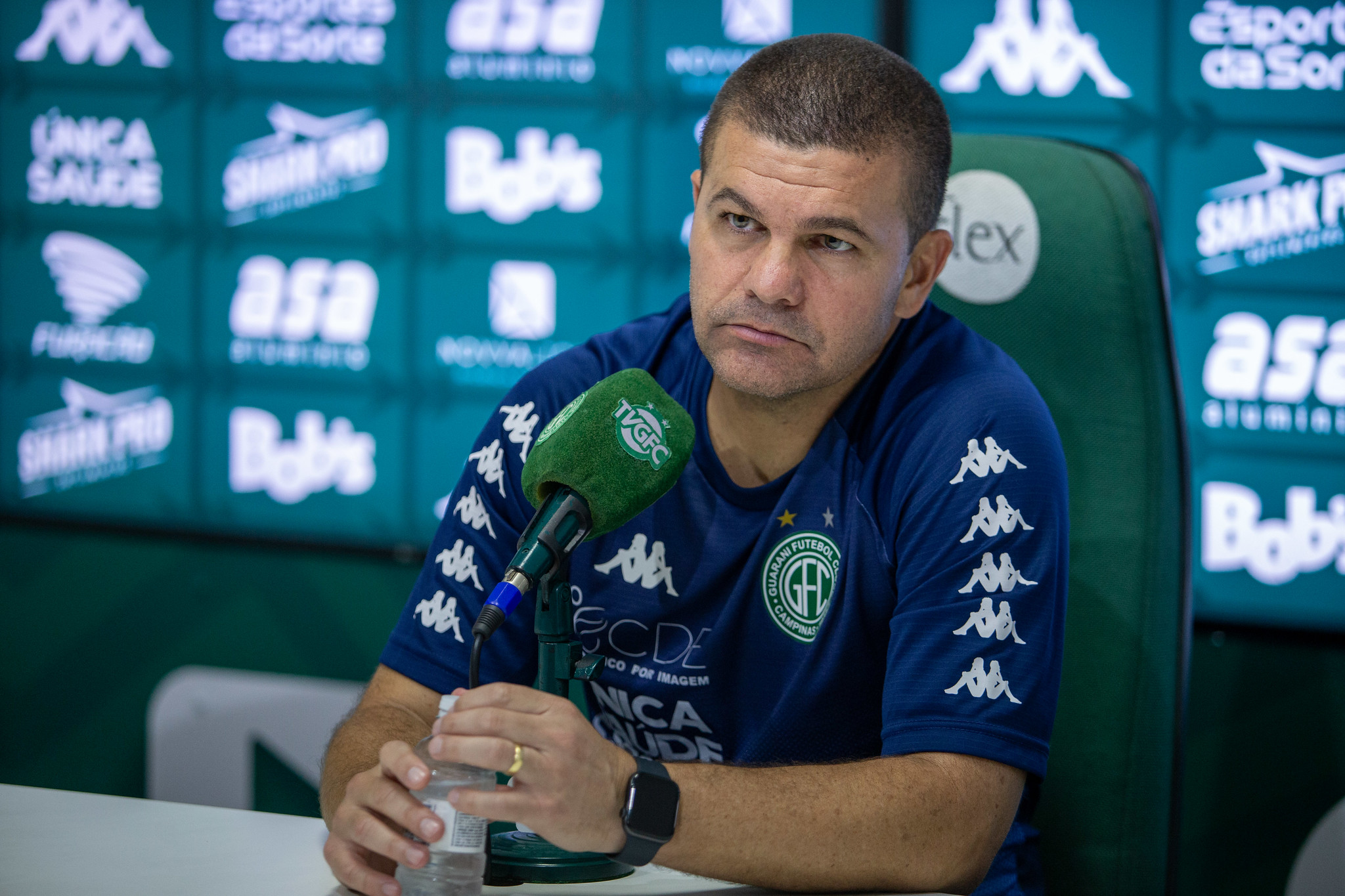 Louzer elogia postura da equipe na vitória contra o Sport: “Foi a resposta que o torcedor queria”