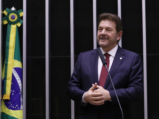 Deputado federal Alberto Mourão defende implantação de universidade federal e o BRT