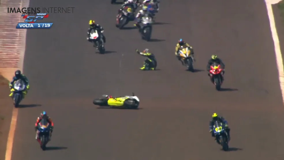 Dois pilotos morrem após acidente em etapa do MotoGP em Cascavel, no Paraná