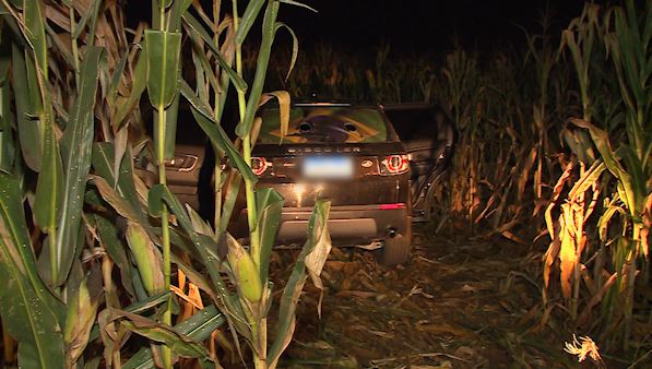 Bomba é encontrada em um dos carros usados por criminosos no ataque a carro-forte