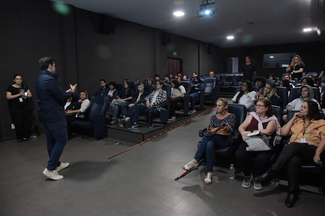 Alunos da Rede de Ensino de Santos participam da Feira de Profissões