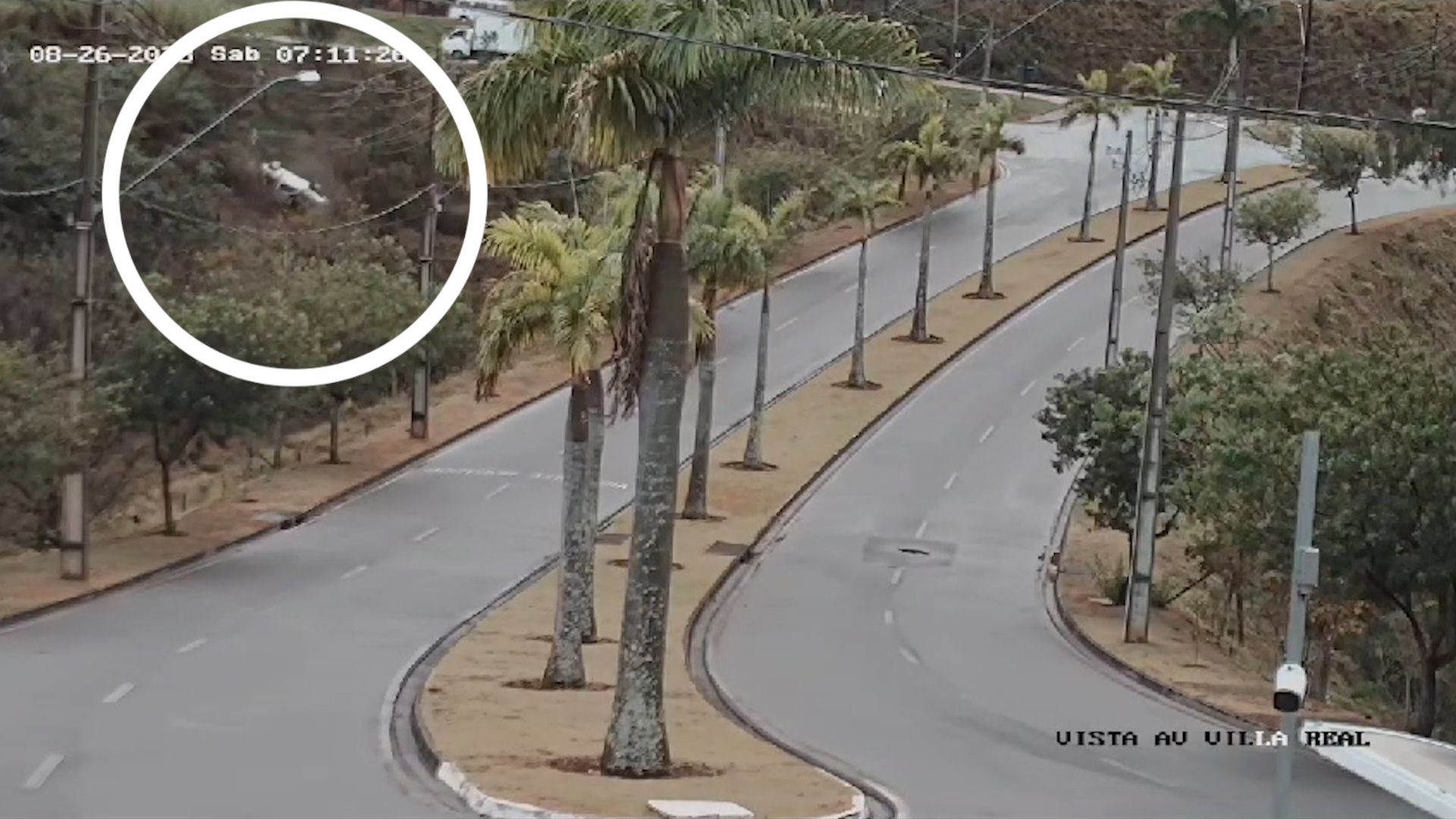 Nasceu de novo: homem capota oito vezes, e sai do carro ileso