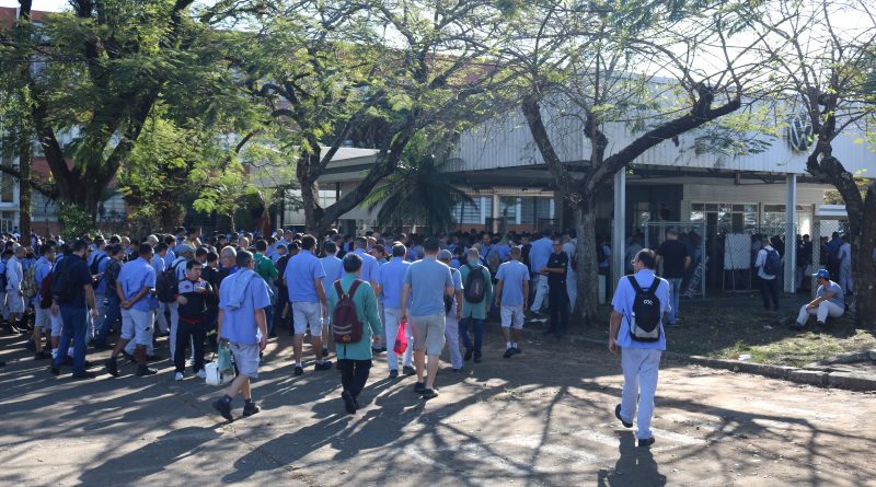 2 mil trabalhadores da Volkswagen retornam das férias coletivas em Taubaté