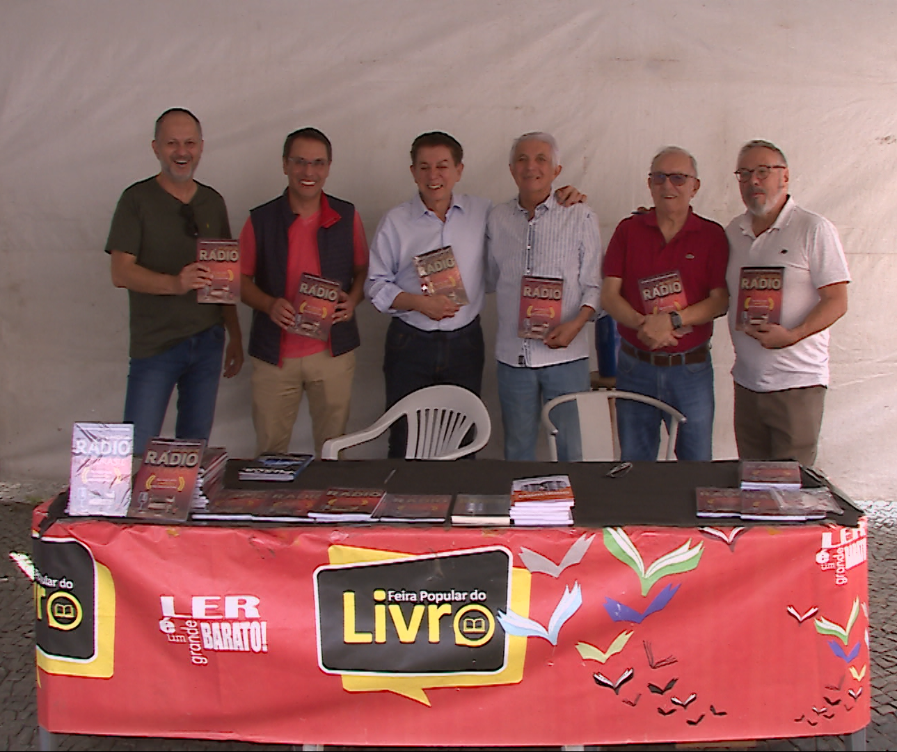 Lançamento do livro “100 anos do Rádio no Brasil” reúne autores e convidados no Largo do Rosário