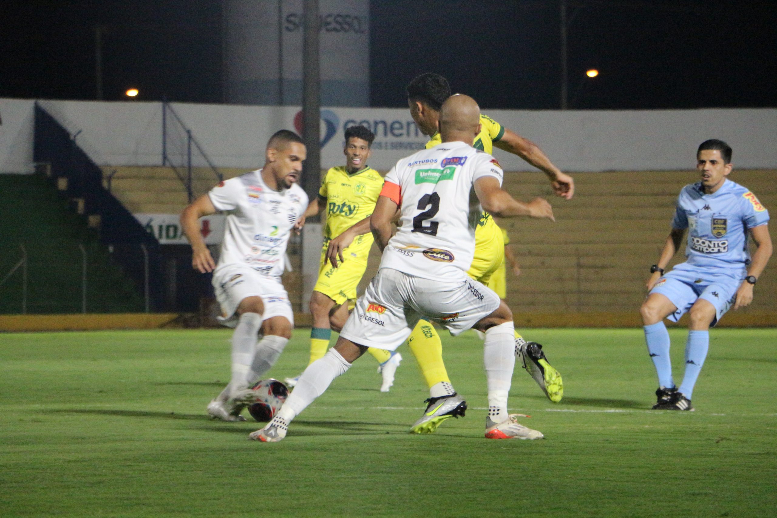 Comercial fica no empate fora de casa