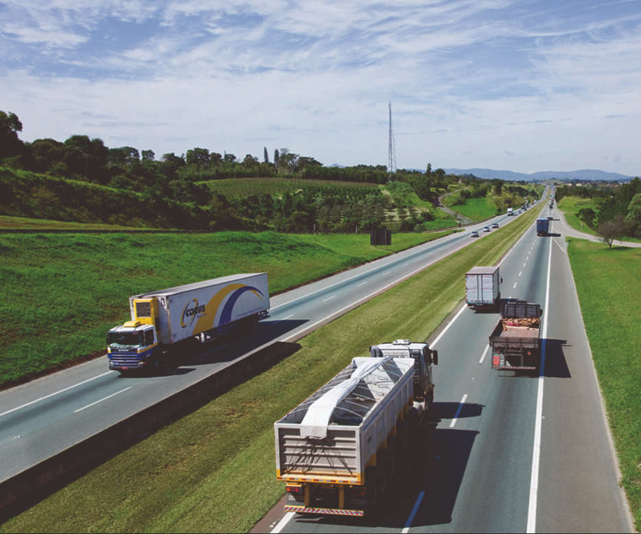 Um mulher e três crianças morrem em acidente de carro na Dom Pedro I em Jacareí