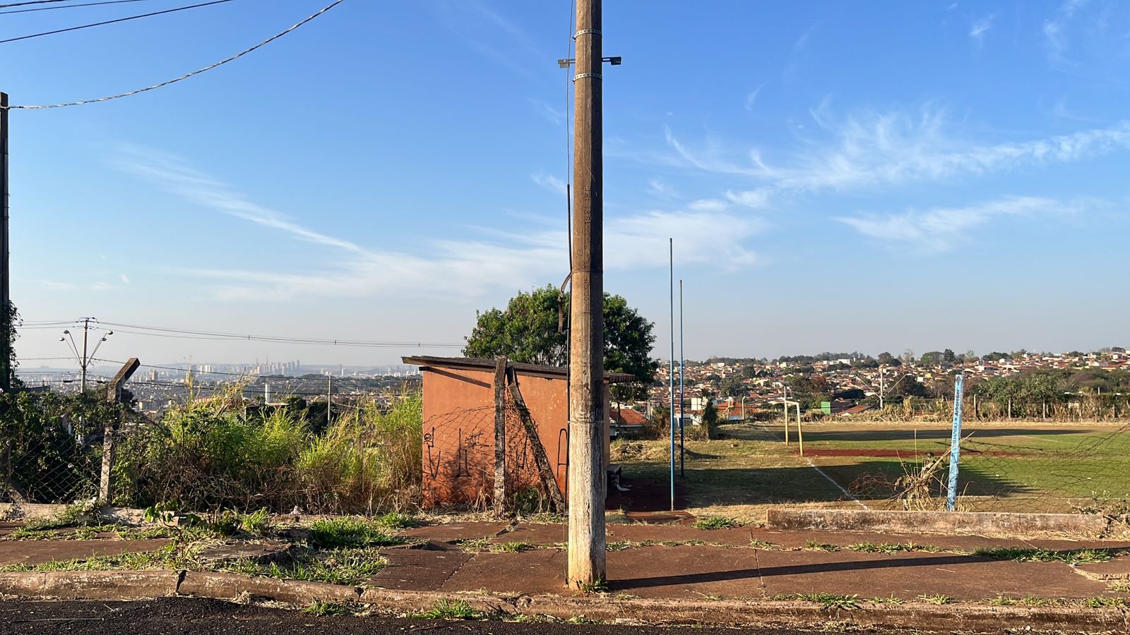 Em tentativa de furtar a fiação, homem sofre descarga elétrica de 13 mil volts e fica ferido em RP