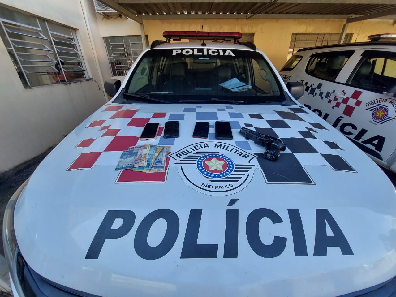 Violência: criminosos amarram idosos no banheiro durante roubo