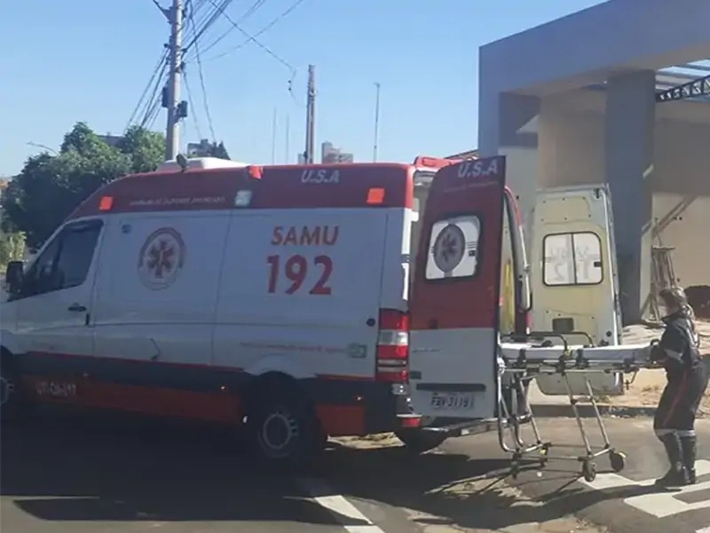 Idoso de 61 anos fica gravemente ferido ao despencar de telhado na região