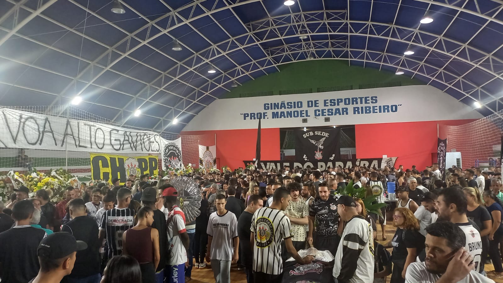 Torcedores do Corinthians são enterrados nesta terça-feira