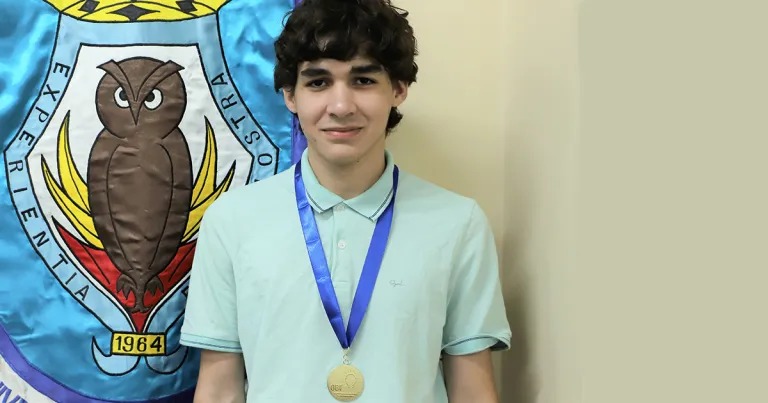 Aluno da USP Ribeirão ganha medalha de ouro na Olimpíada Brasileira de Informática