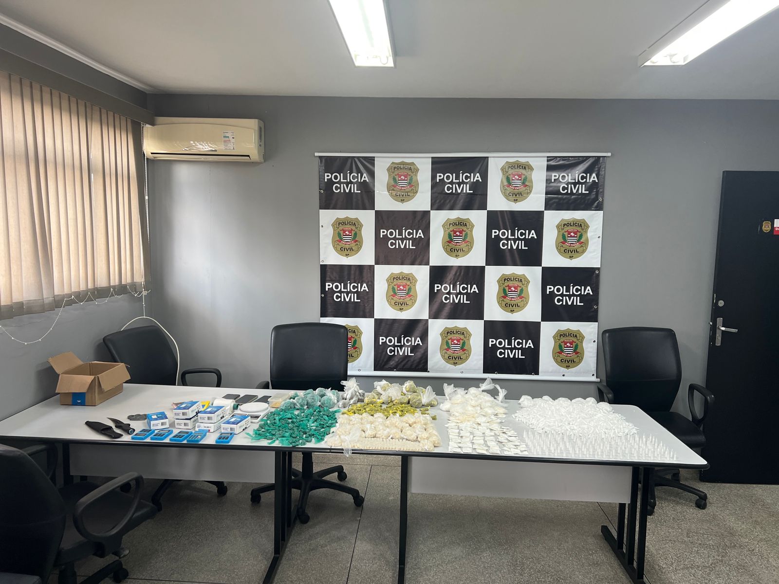 Casal é preso em flagrante por tráfico e cárcere privado