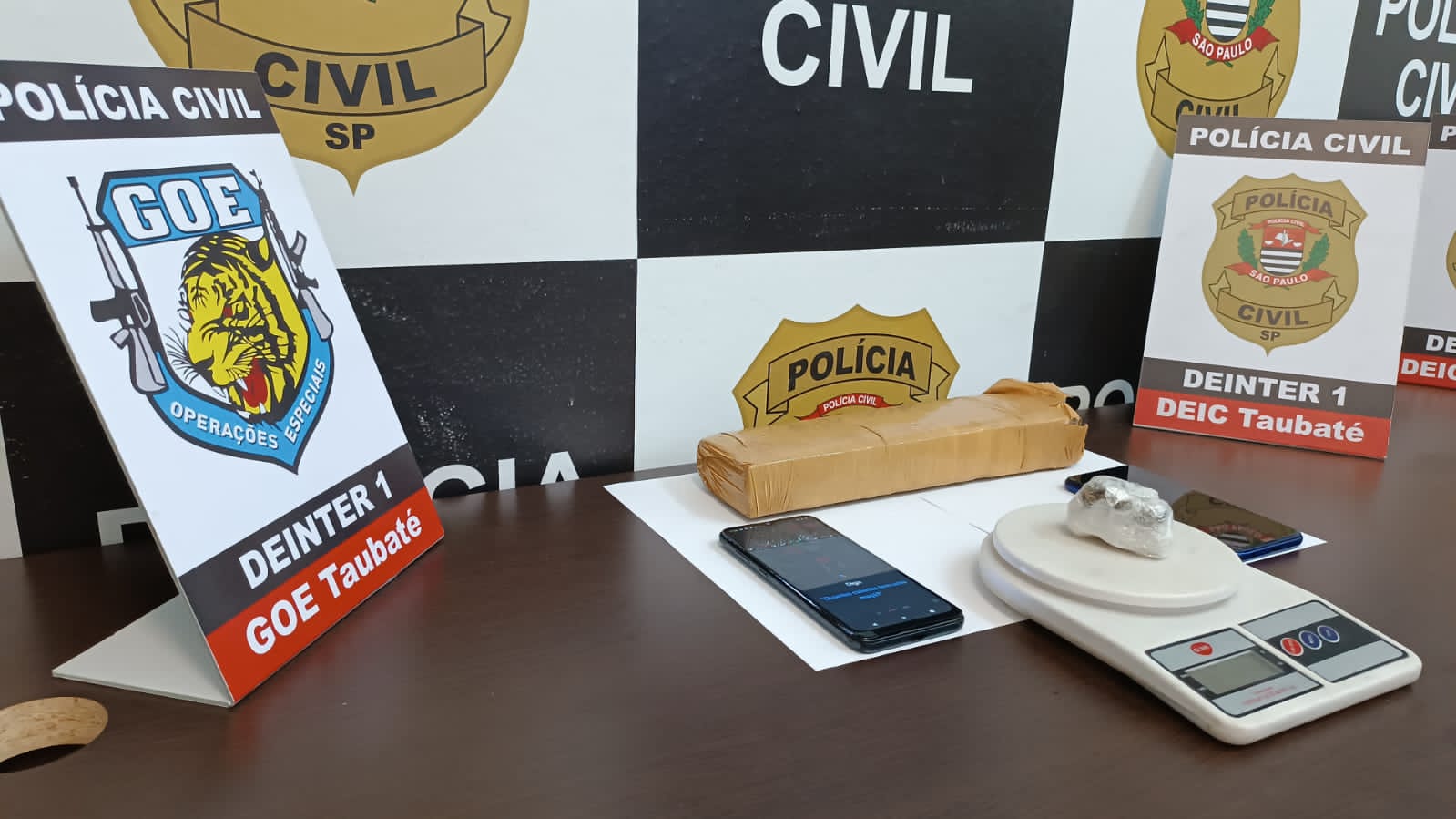 Celulares apreendidos em operação contra o tráfico podem solucionar crimes em Taubaté