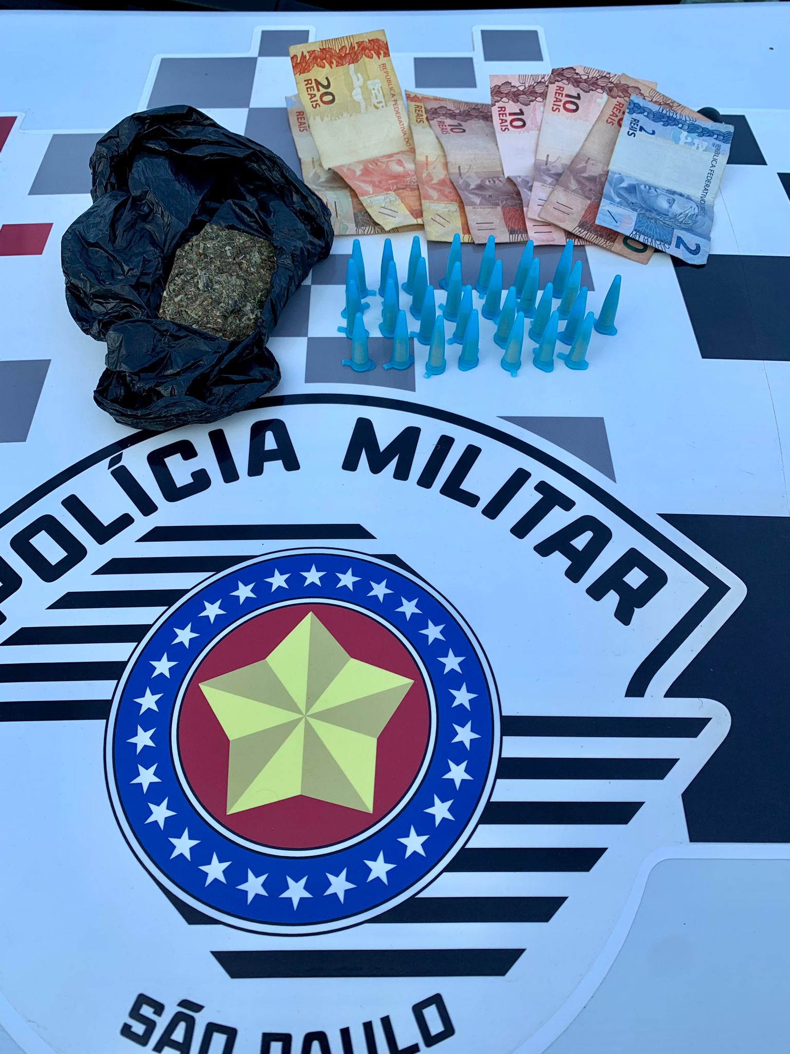 Polícia de Valparaíso apreende adolescente com drogas e dinheiro após abordagem