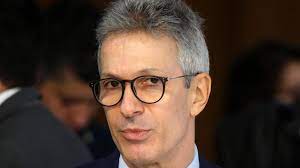 Unânime: Zema vira alvo de esquerda, centro e direita e agora diz não estar contra ninguém