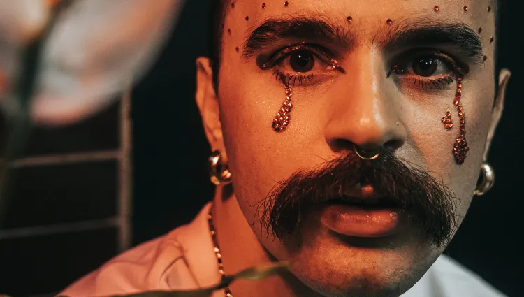 A “pós-MPB” por Rodrigo Alarcon, no Vitrine