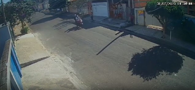 Dupla de moto assalta uma mulher em Hortolândia