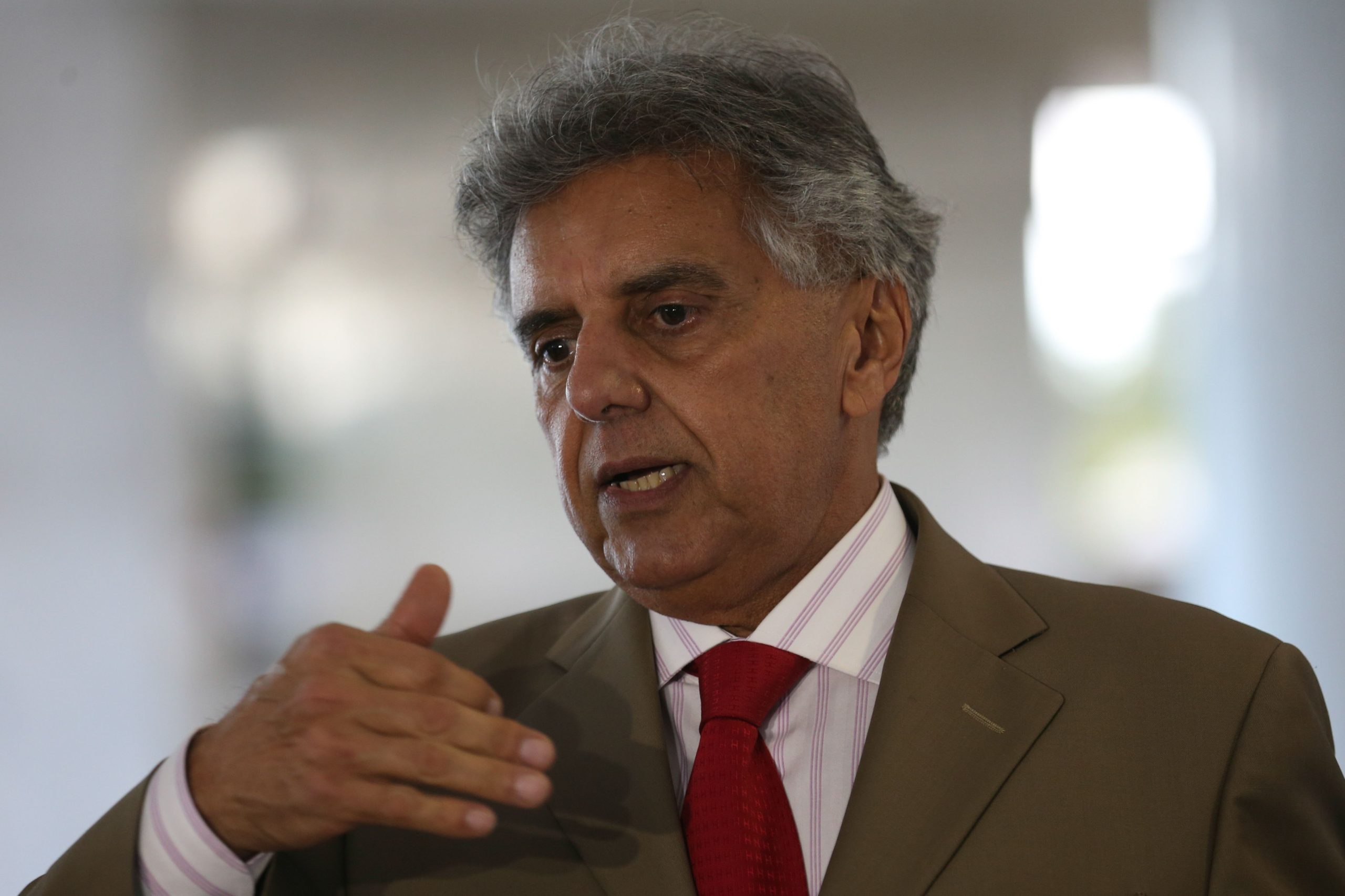 Ex-prefeito de Santos Beto Mansur é internado após passar mal em casa