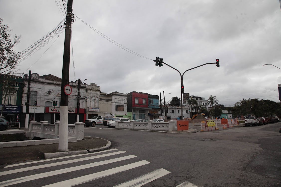 Santos implanta novos pontilhões no canal da Campos Sales