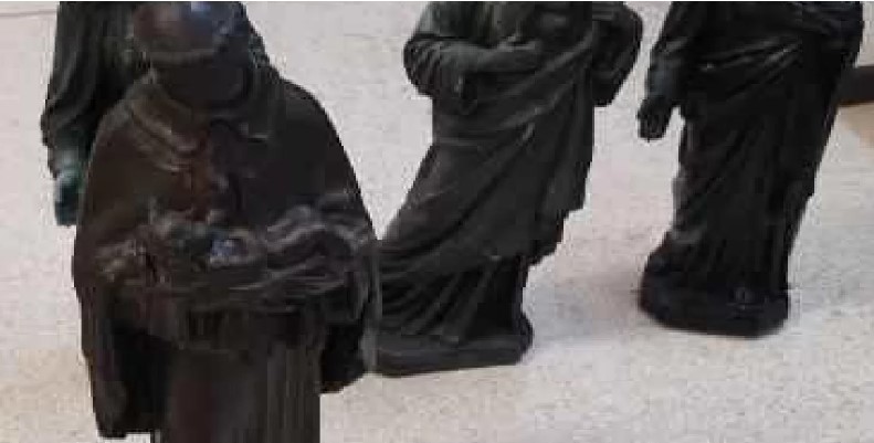 Homem é preso por furtar estatuetas de cemitério de Santos