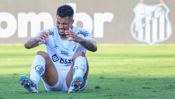 Marcos Leonardo fica ou sai do Santos?