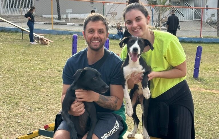 Pet no Parque tem adoção de animais com microchipagem e vacinação gratuitas