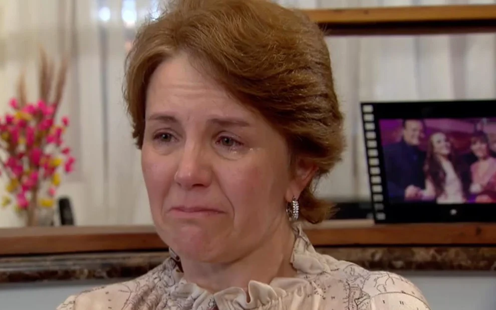 Mãe de Larissa Manoela passa mal em entrevista: ‘Nunca quis o dinheiro dela’