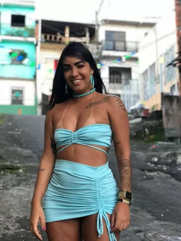 Influenciadora de 27 anos é morta dentro de casa após post nas redes na BA