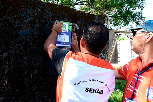 Moradias em áreas de risco são identificadas e interditadas em Praia Grande