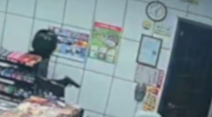 Funcionários são rendidos durante assalto em padaria de Pedreira