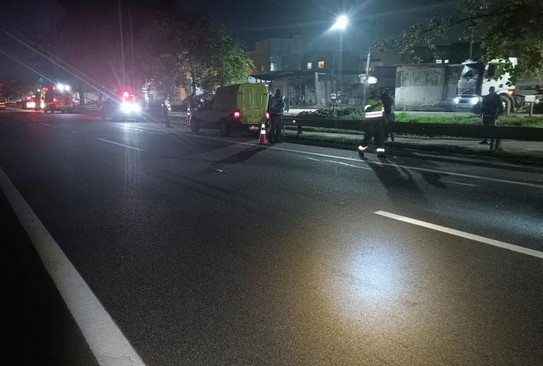 Homem pula mureta de rodovia do Litoral e morre atropelado