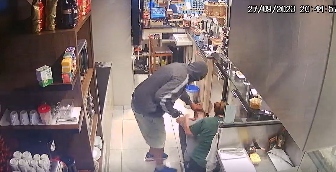 Câmeras registram assalto a posto de combustíveis em Campinas