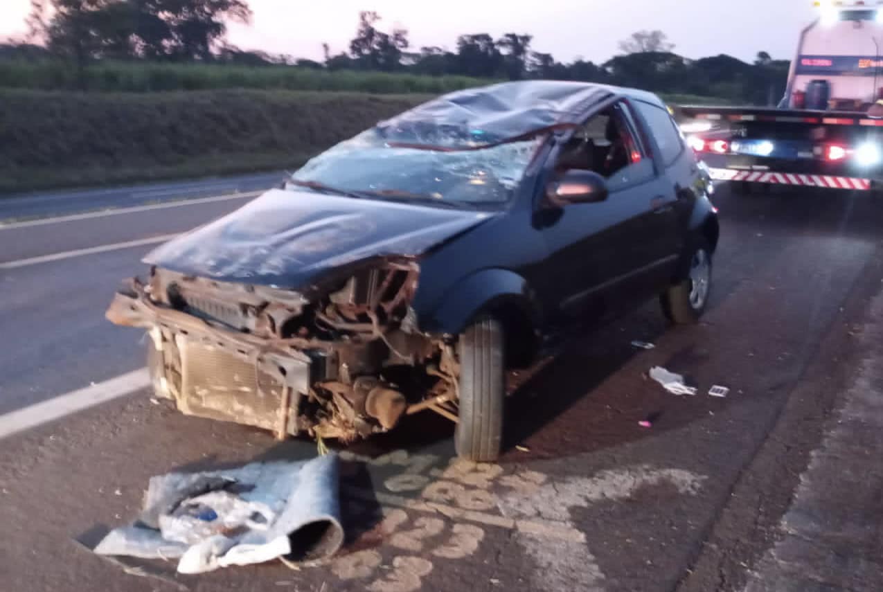 Capotamento no Anel Viário Sul deixa motorista ferida